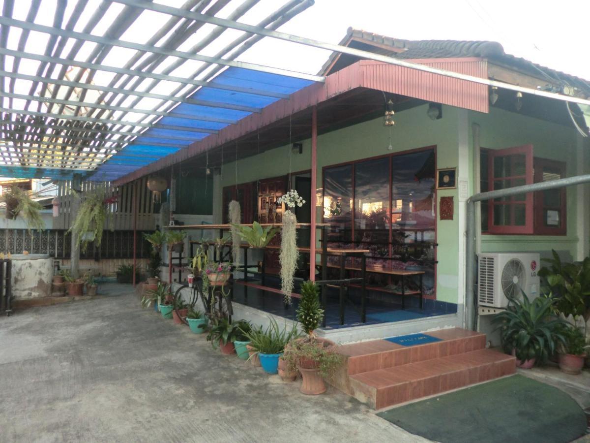 Sakura House Vandrarhem Chiang Mai Exteriör bild