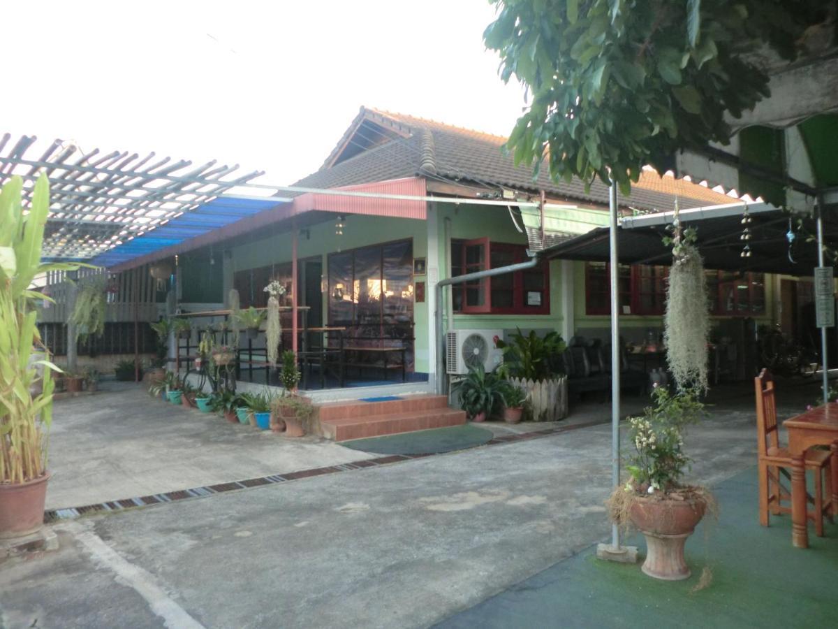 Sakura House Vandrarhem Chiang Mai Exteriör bild