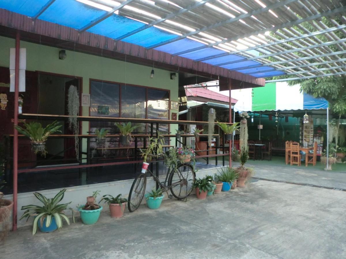 Sakura House Vandrarhem Chiang Mai Exteriör bild