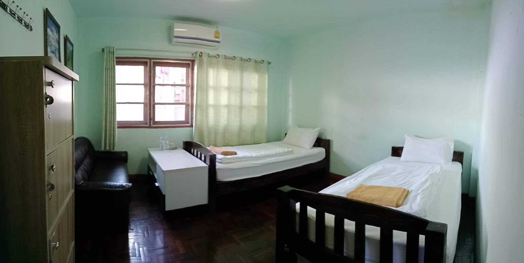 Sakura House Vandrarhem Chiang Mai Exteriör bild