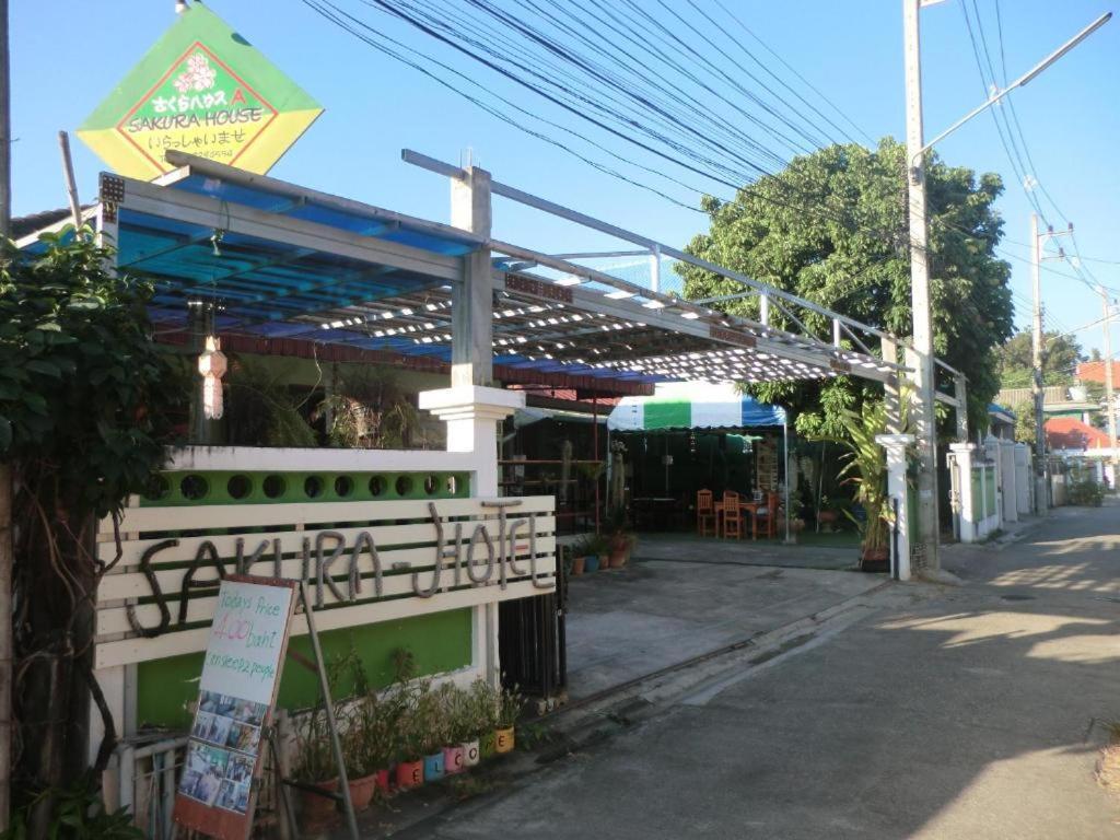 Sakura House Vandrarhem Chiang Mai Exteriör bild