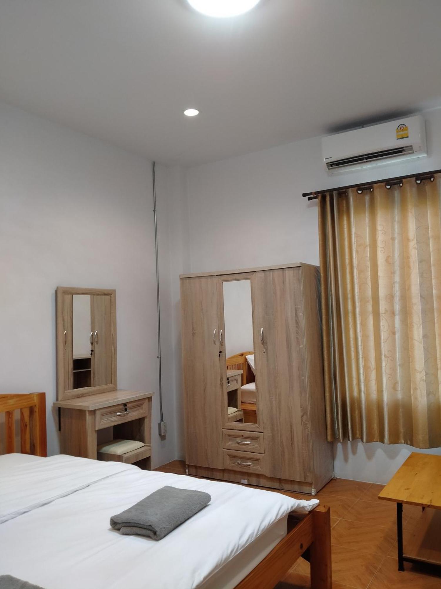 Sakura House Vandrarhem Chiang Mai Exteriör bild