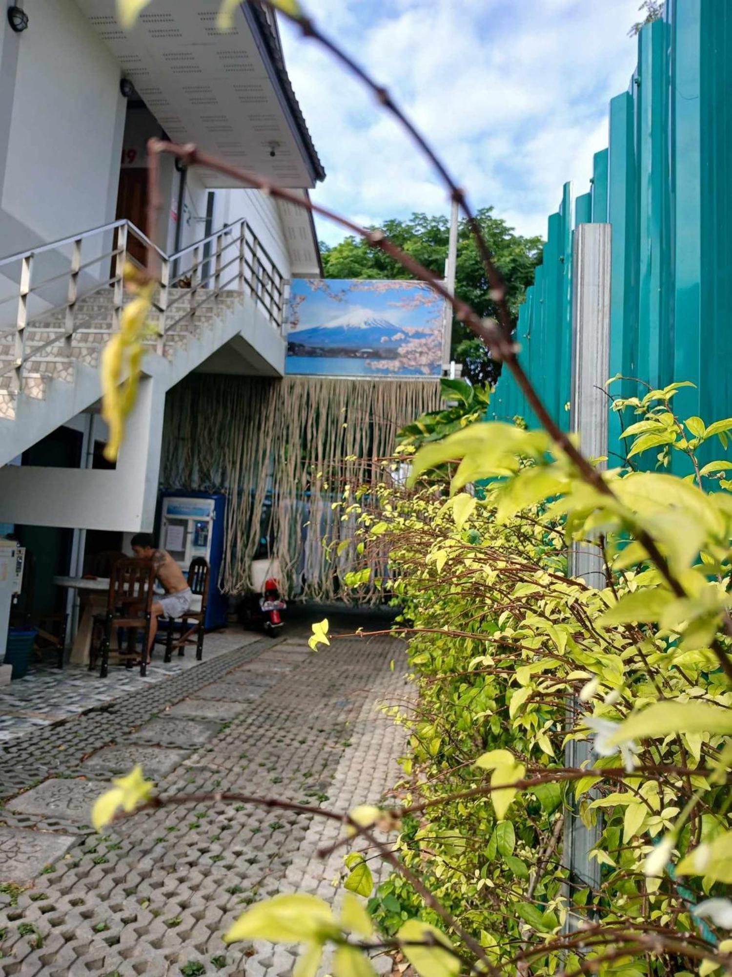 Sakura House Vandrarhem Chiang Mai Exteriör bild