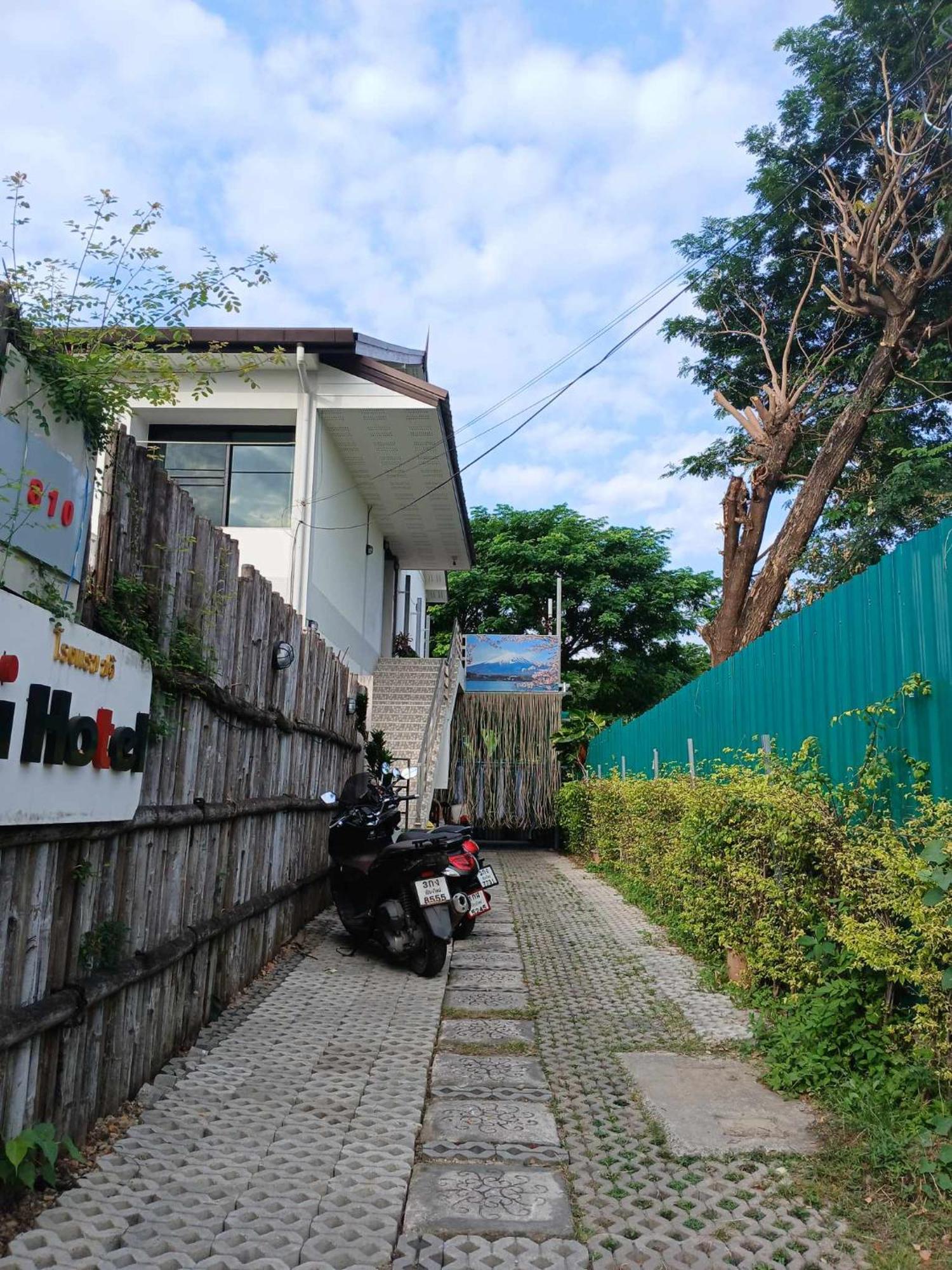 Sakura House Vandrarhem Chiang Mai Exteriör bild