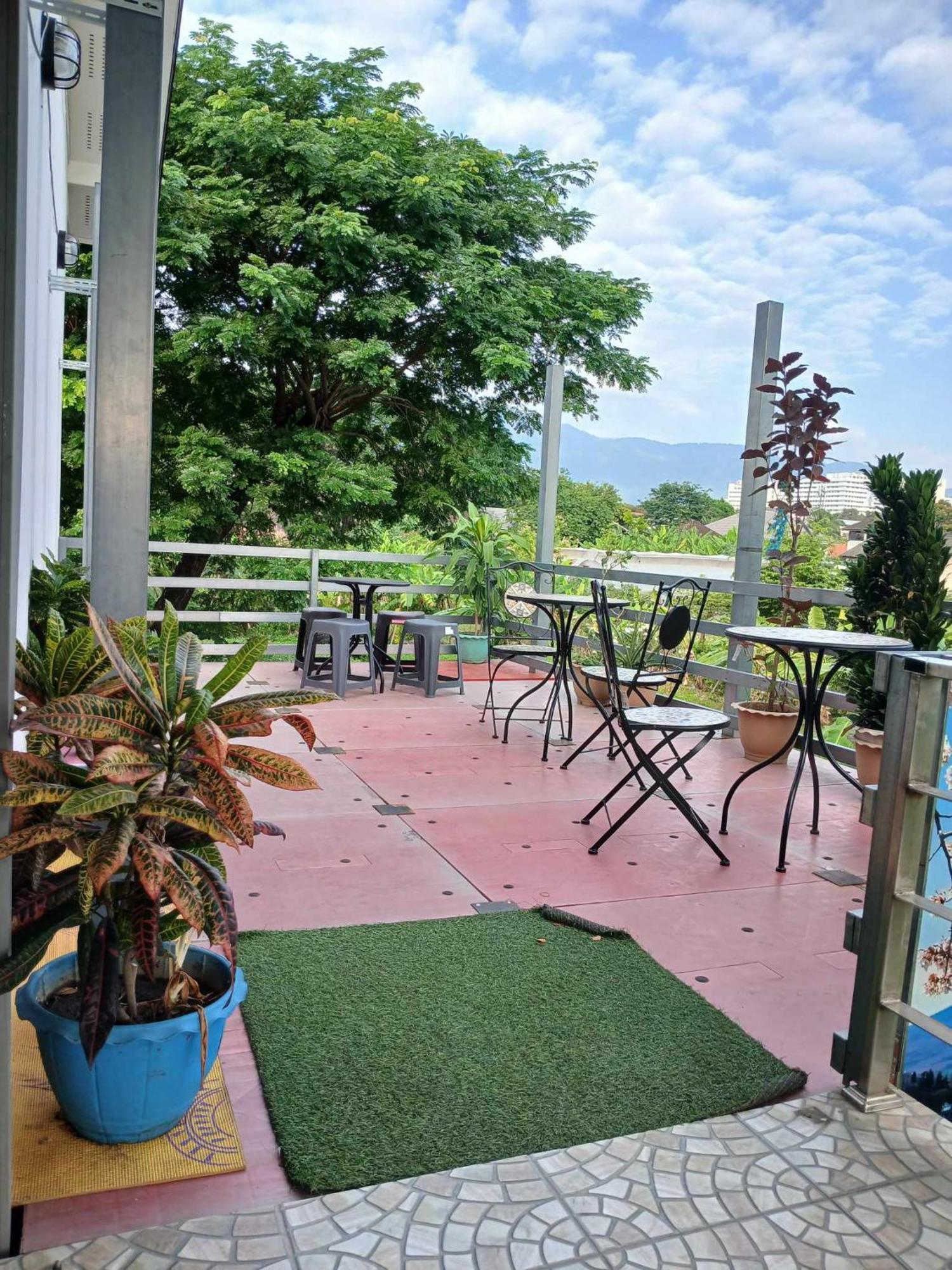 Sakura House Vandrarhem Chiang Mai Exteriör bild