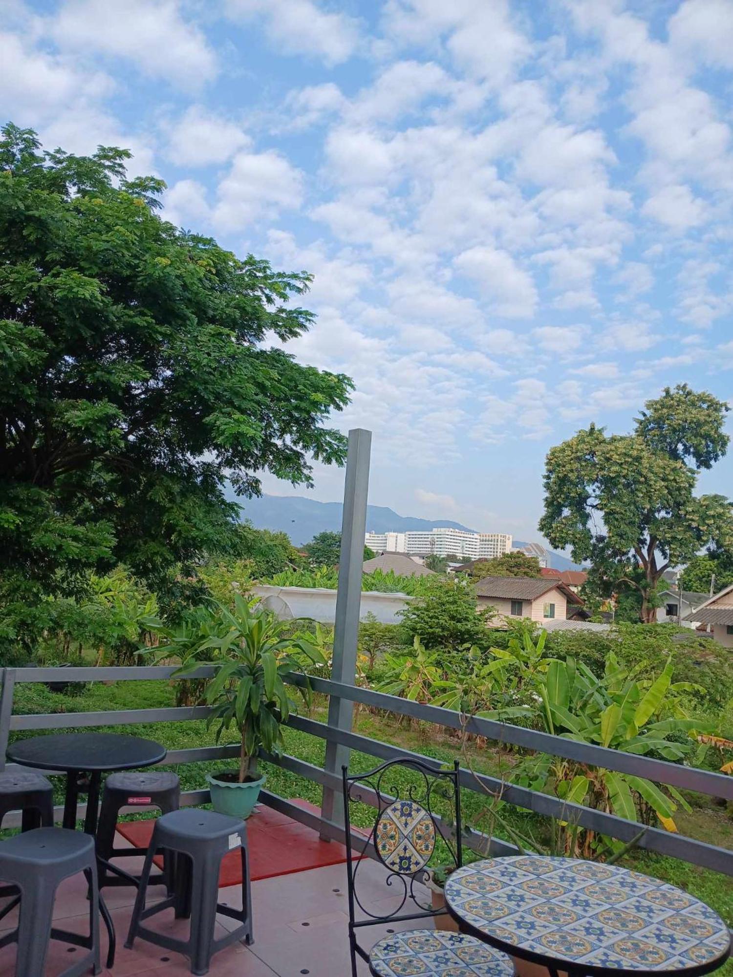 Sakura House Vandrarhem Chiang Mai Exteriör bild