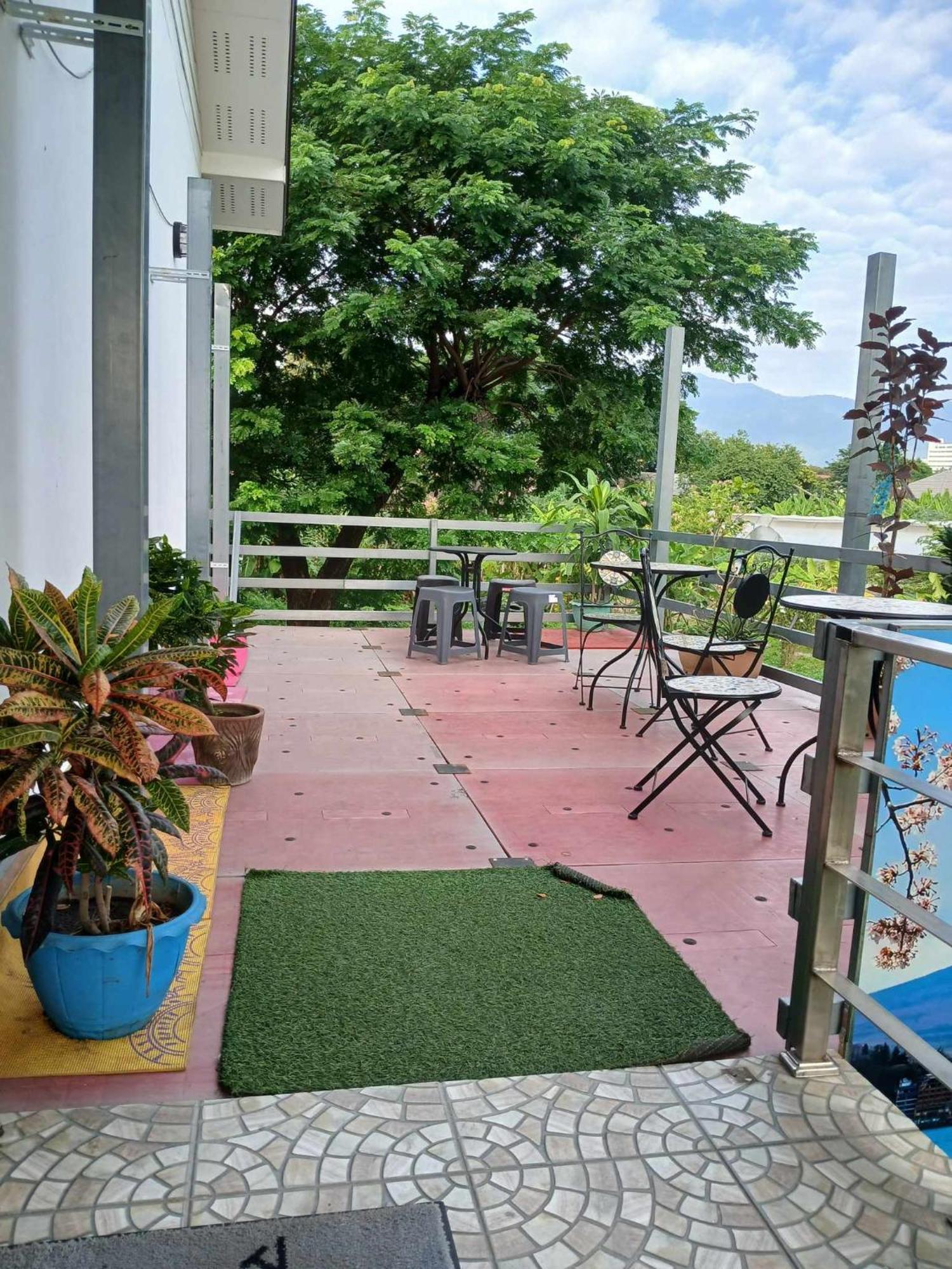 Sakura House Vandrarhem Chiang Mai Exteriör bild