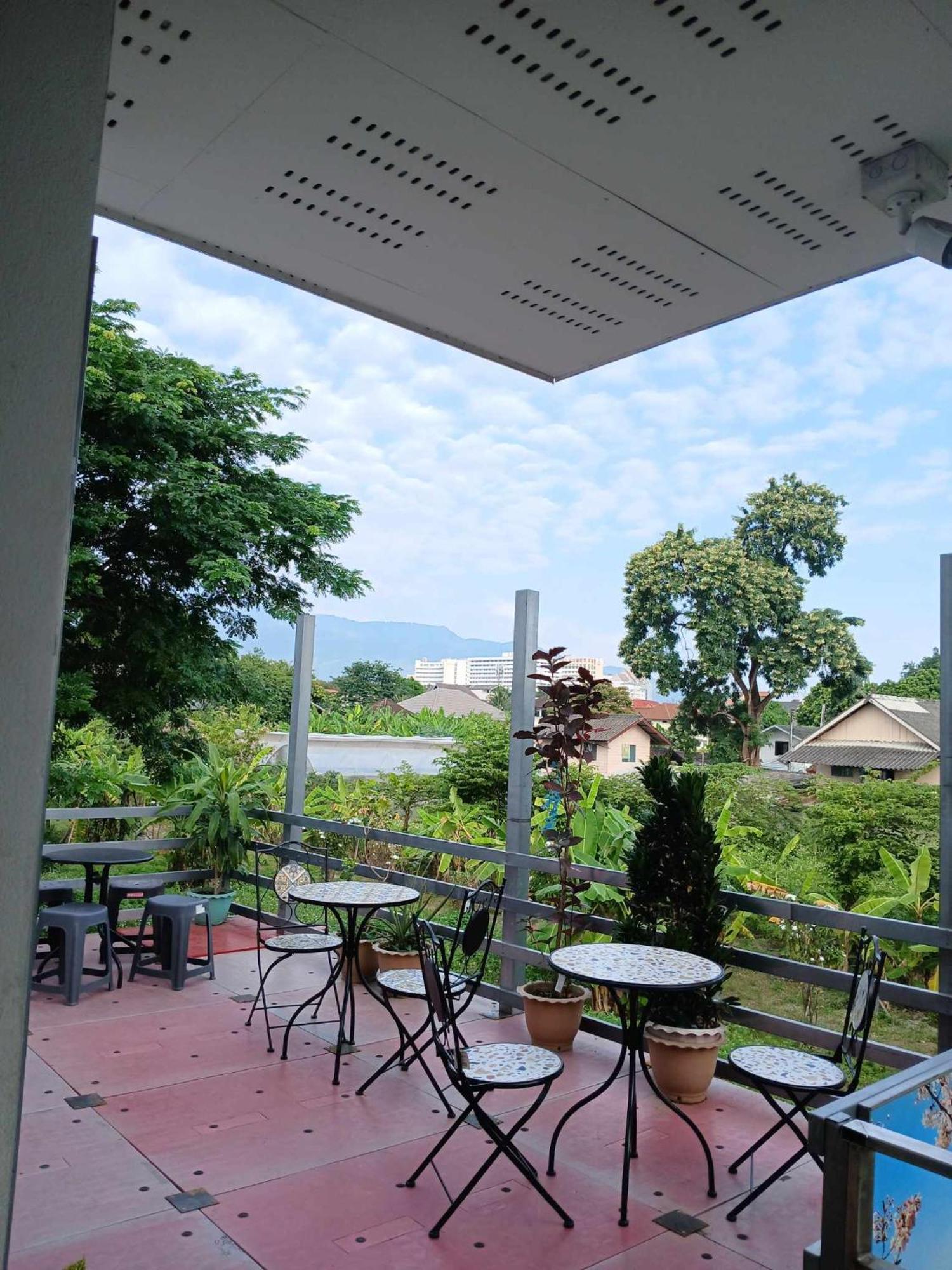 Sakura House Vandrarhem Chiang Mai Exteriör bild
