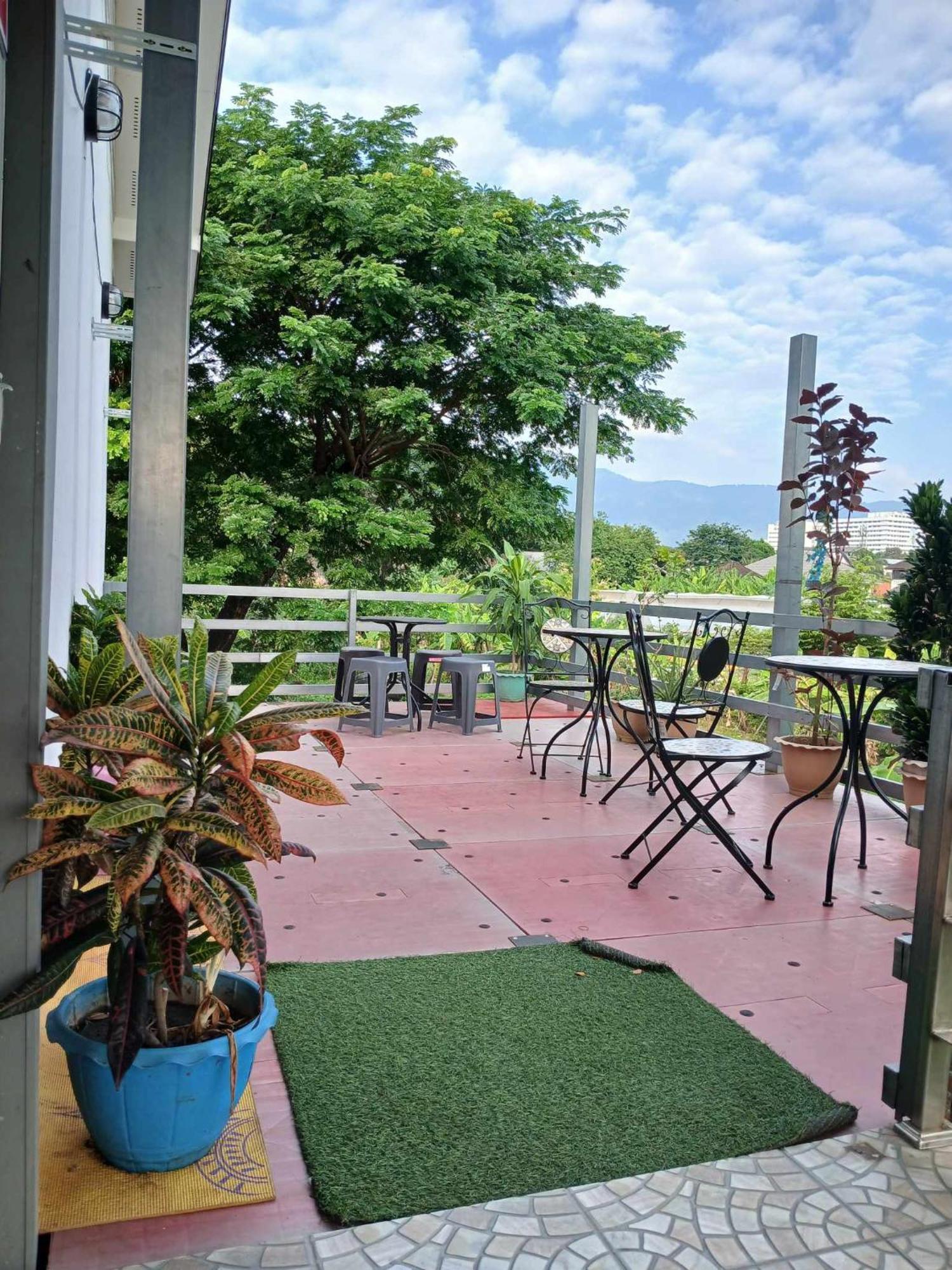 Sakura House Vandrarhem Chiang Mai Exteriör bild