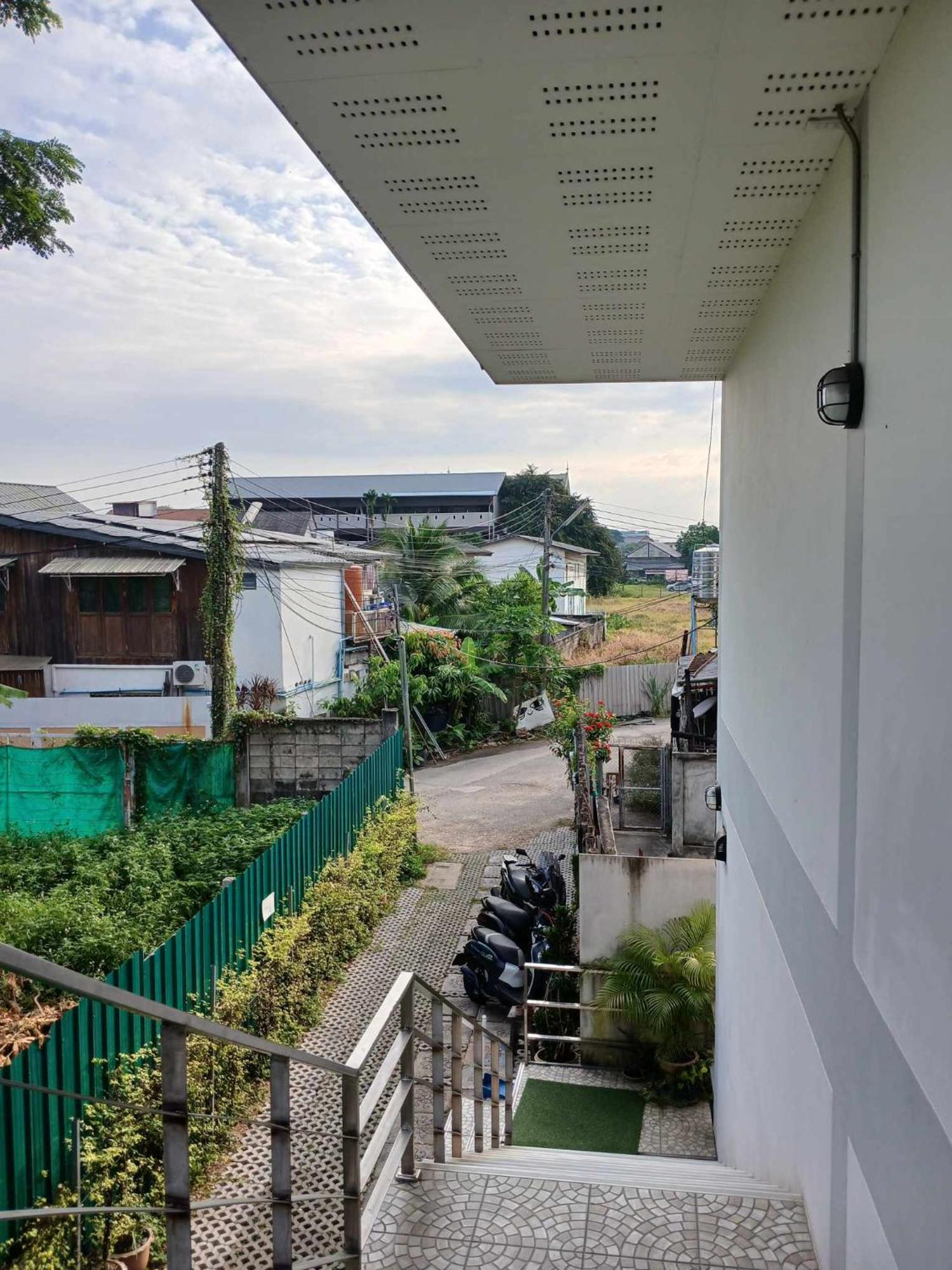 Sakura House Vandrarhem Chiang Mai Exteriör bild